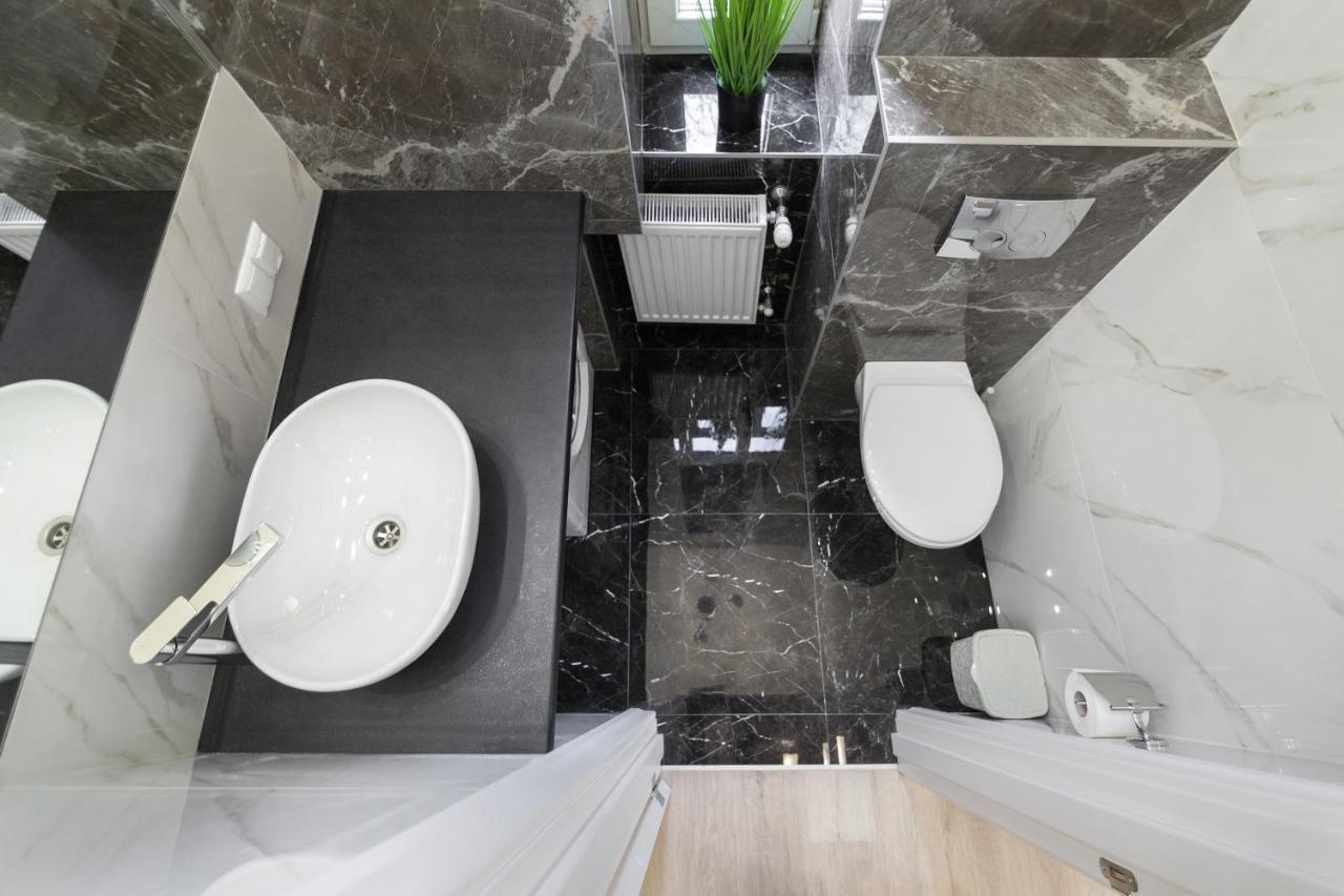 Royal Stylish Apartment In The Old City Lemberg Exterior foto